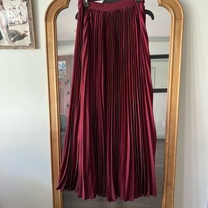 VICI burgundy pleated maxi skirt